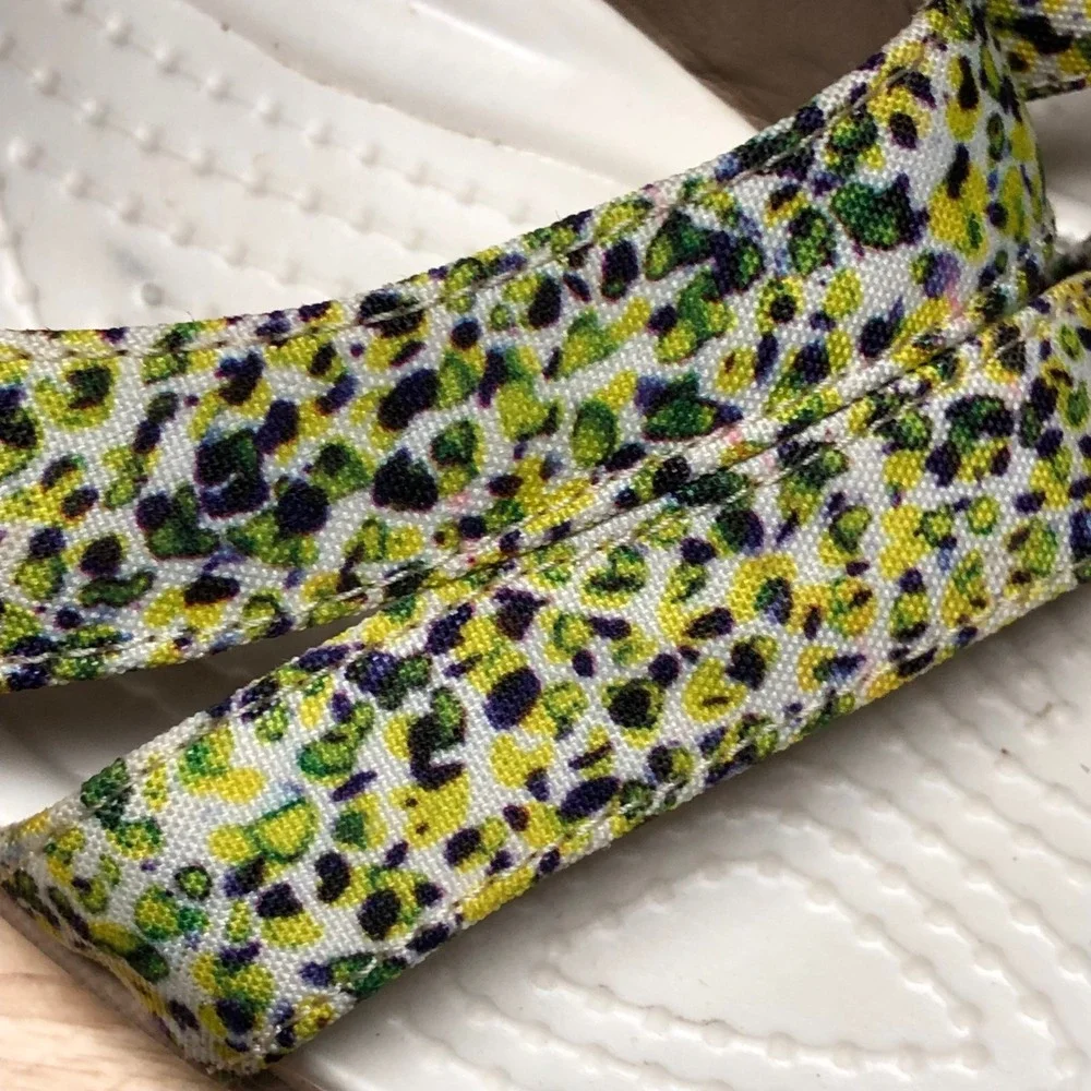 Crocs Leigh II Wedge Sandals Women 8 US Ankle Strap Yellow Floral Comfort 202516
